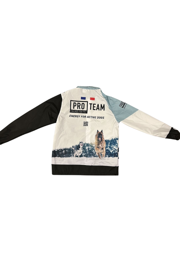 Coupe-vent respirant et léger PRO TEAM, idéal à la mi-saison. Confort, technicité et style pour les passionnés de sport canin.