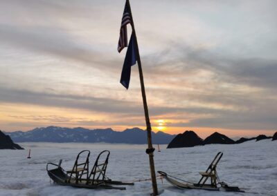 Un coucher de soleil sur le glacier, lors d'une mission d'Aurélie