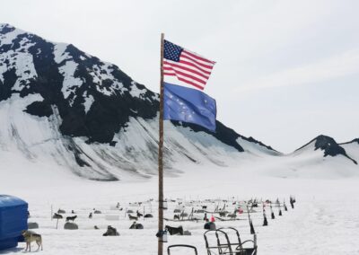 Aurélie lors d'une mission sur un glacier