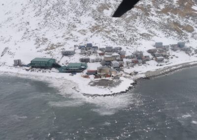 Little Diomede depuis l'hélicoptère lors d'une mission pour Aurélie