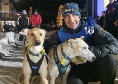 Rémy et ses chiens équIpé pour la course