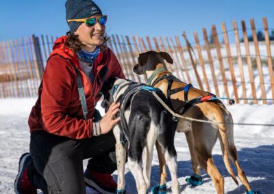 Aurélie avec deux de ses chiens